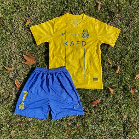 Kids Ronaldo Jersey - Picture 2 of 6